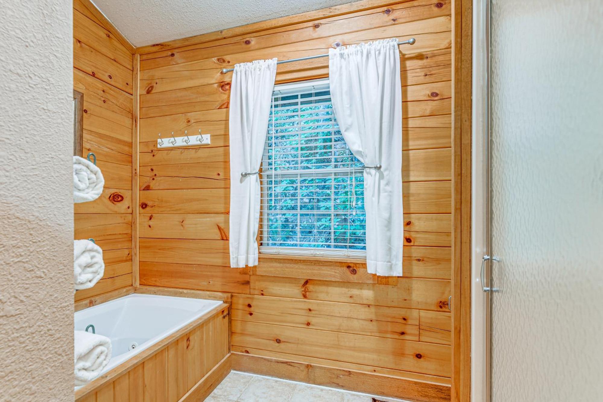 Serene Maggie Valley Retreat With Deck And Hot Tub! Exteriér fotografie