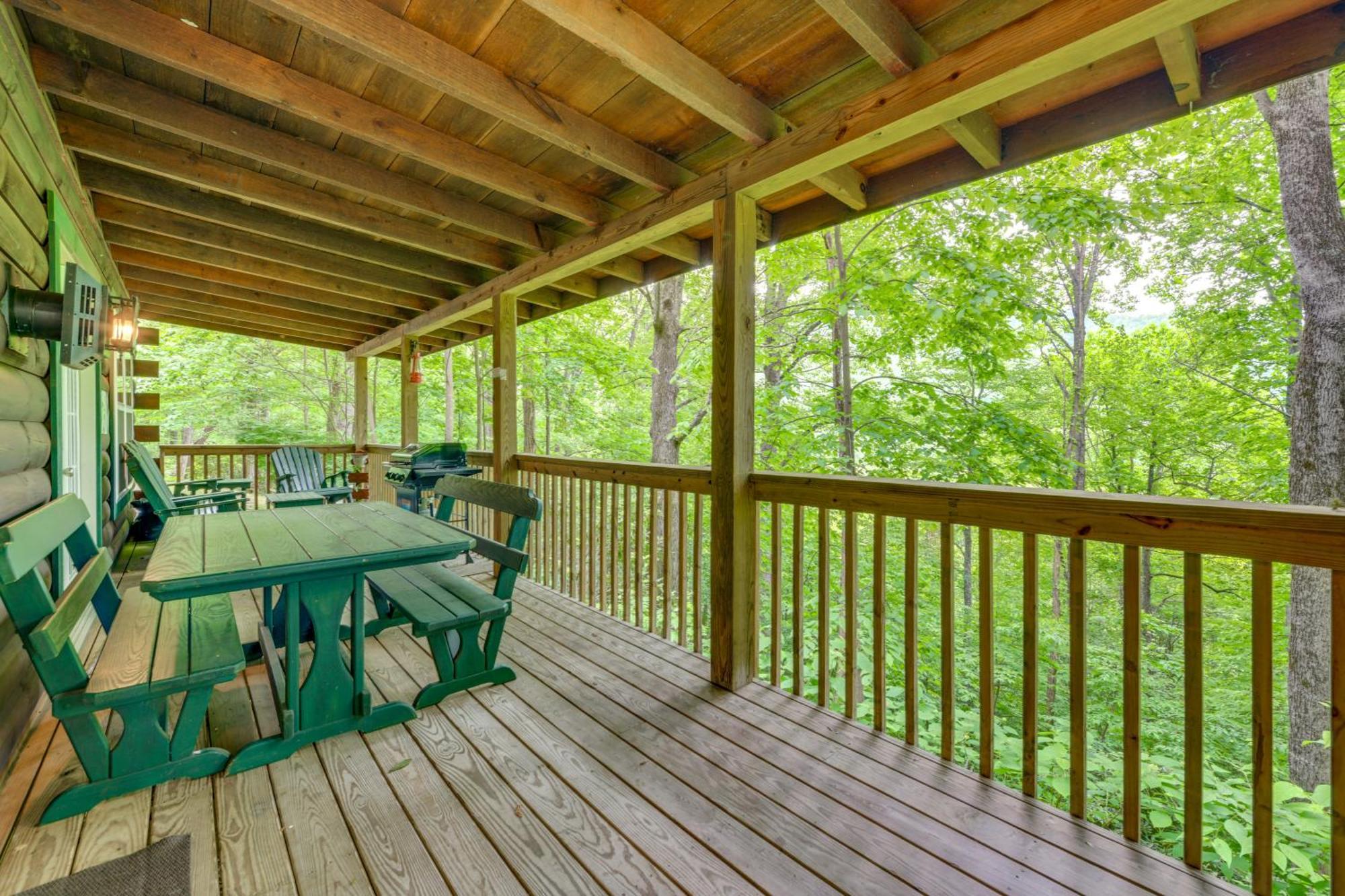 Serene Maggie Valley Retreat With Deck And Hot Tub! Exteriér fotografie