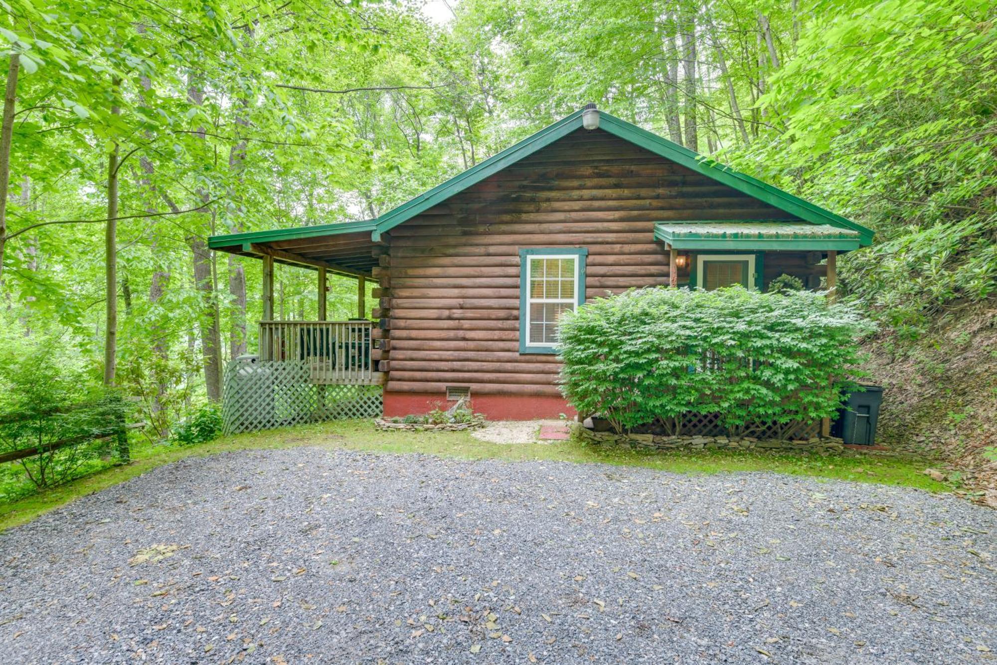 Serene Maggie Valley Retreat With Deck And Hot Tub! Exteriér fotografie