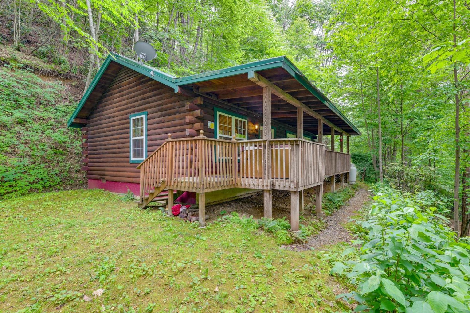 Serene Maggie Valley Retreat With Deck And Hot Tub! Exteriér fotografie